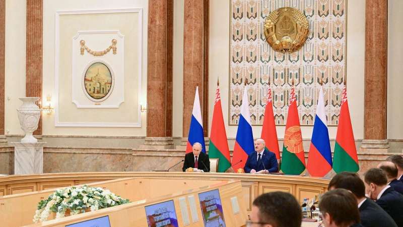Лукашенко попросил Путина разместить "Орешник" в Белоруссии