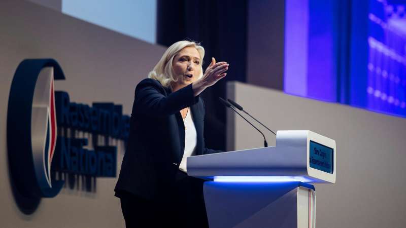 Марин Ле Пен готова работать с новым премьером над бюджетом